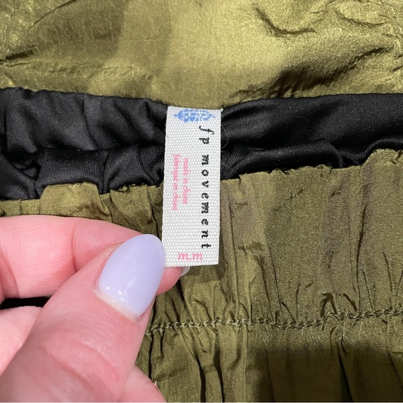 ✨3/$35 ✨ Free People Movement Green The Way Home Army Shorts - Picture 9 of 15